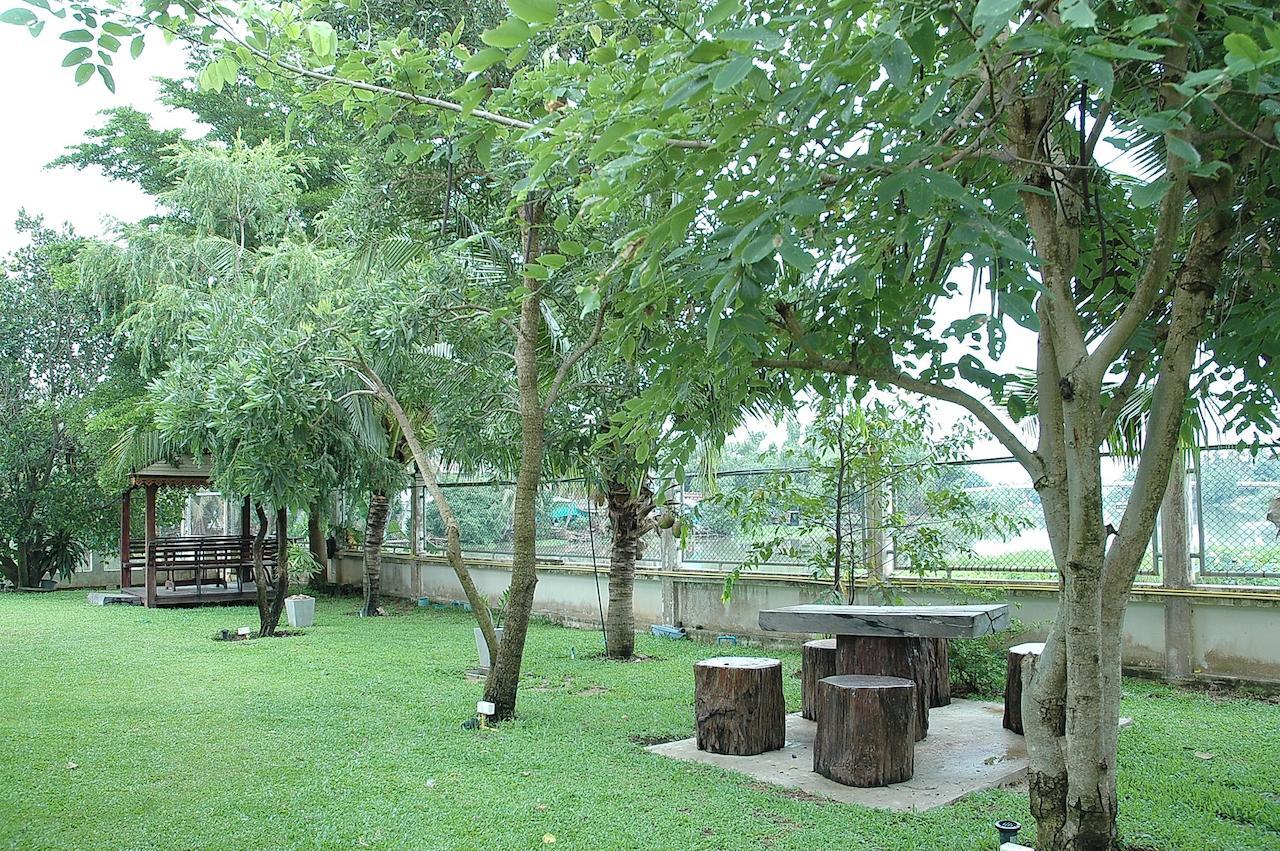 Thararin Villa Ban Doem Bang Bagian luar foto