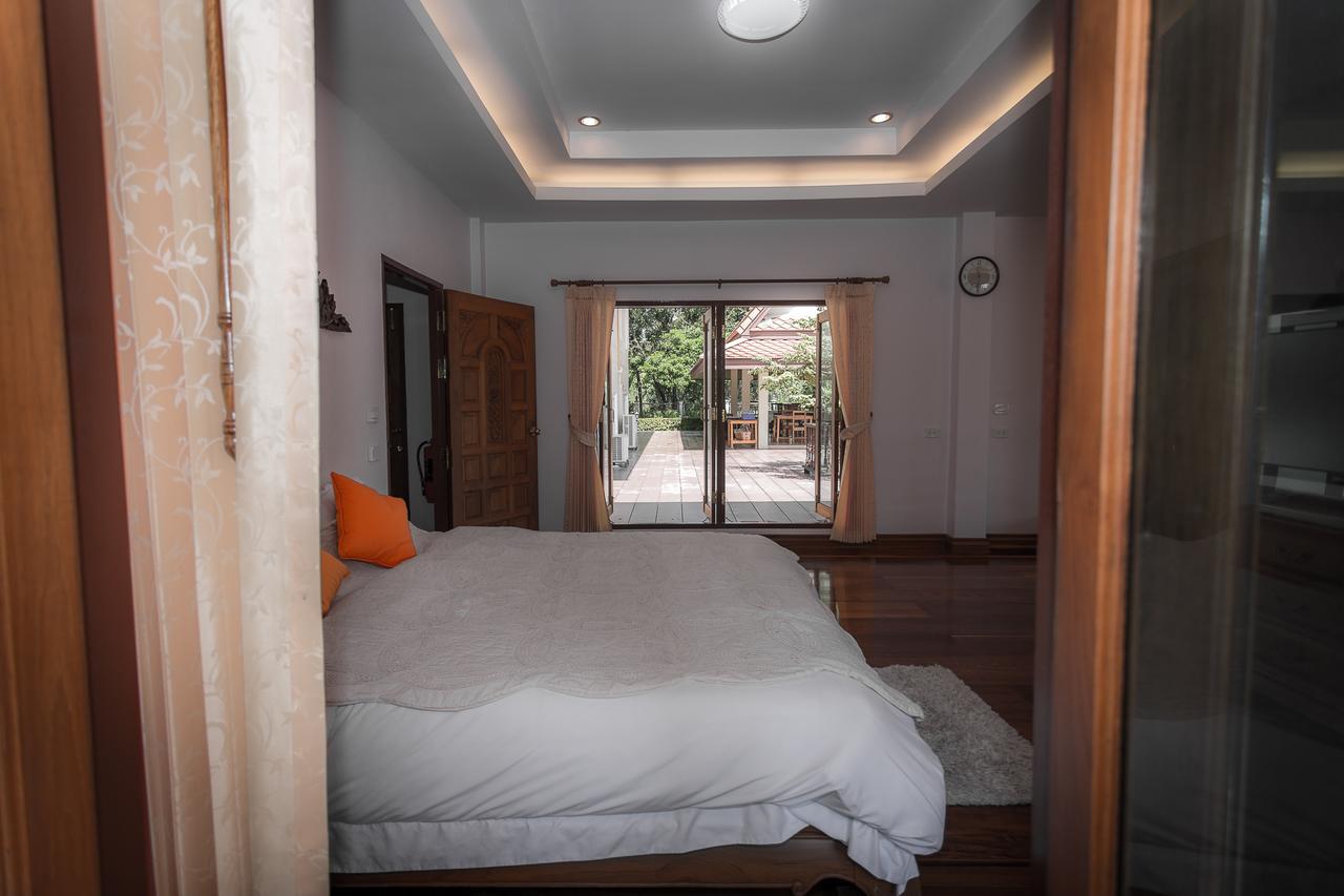 Thararin Villa Ban Doem Bang Ruang foto