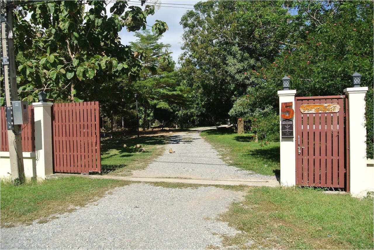 Thararin Villa Ban Doem Bang Bagian luar foto
